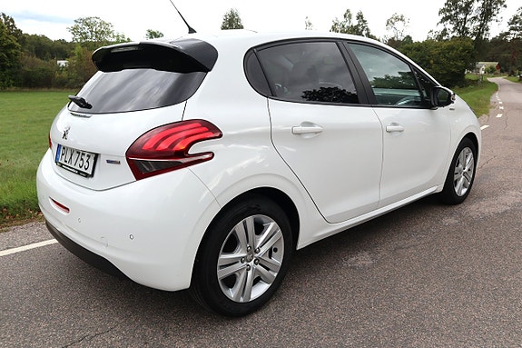 Peugeot 208 13 of 18