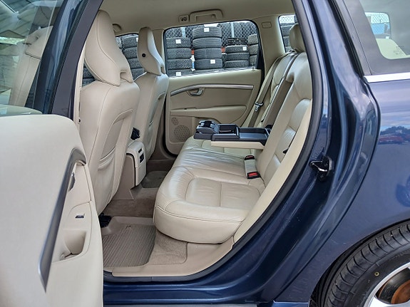 Volvo V70 13 of 25