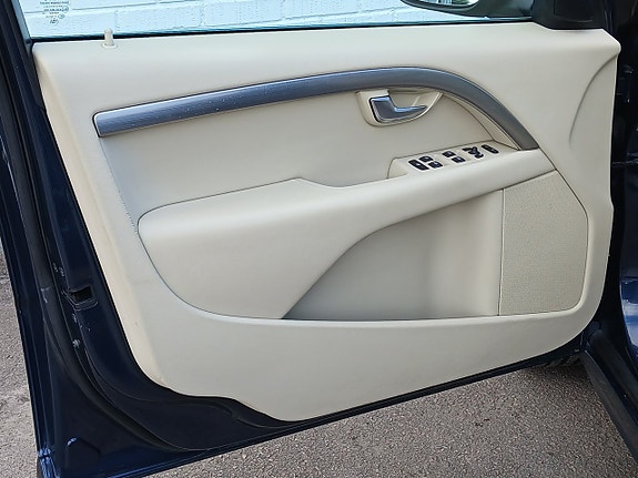 Volvo V70 9 of 25