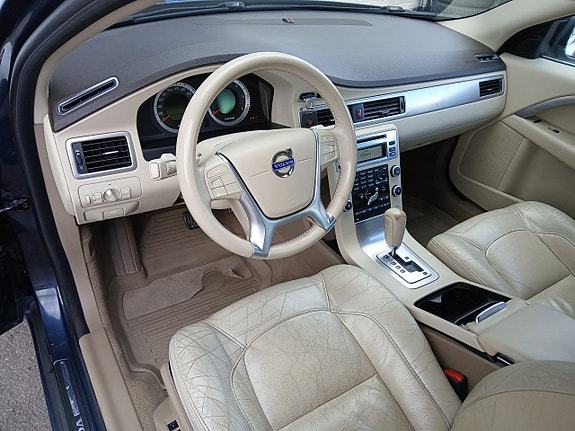 Volvo V70 11 of 25