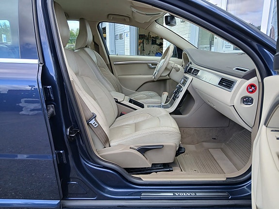 Volvo V70 17 of 25