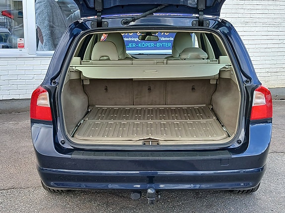 Volvo V70 8 of 25