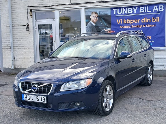 Volvo V70 2 of 25