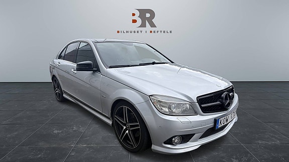 Mercedes-Benz C200 2 of 11