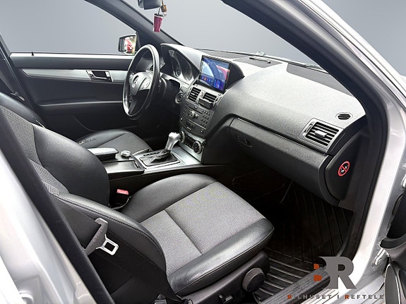 Mercedes-Benz C200 7 of 11
