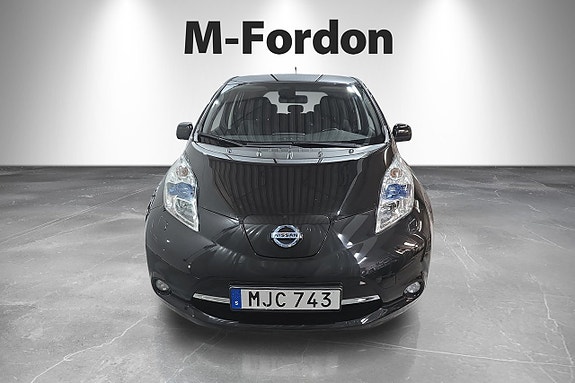 Nissan Leaf 2 of 18