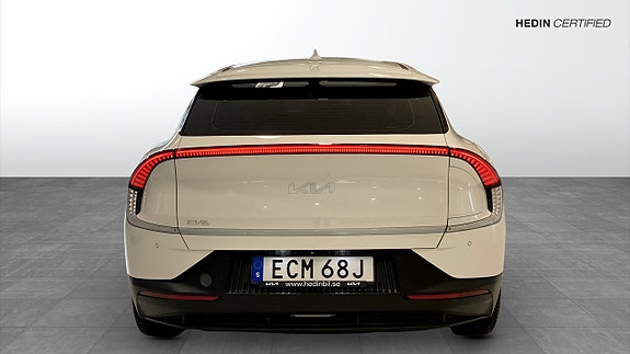Kia EV6 5 of 12