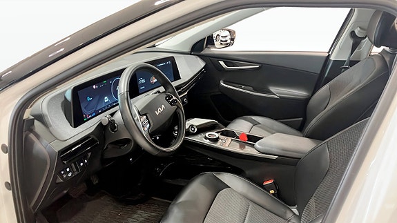 Kia EV6 8 of 12
