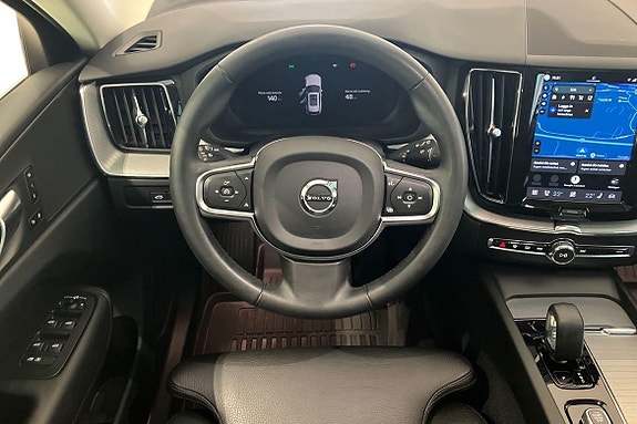 Volvo XC60 8 of 16