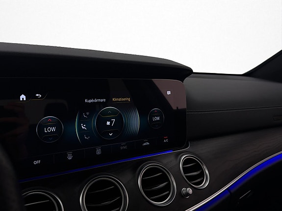 Mercedes-Benz E220 28 of 30