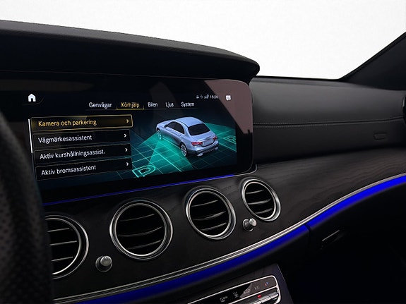 Mercedes-Benz E220 26 of 30