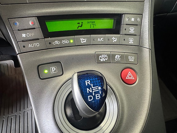 Toyota Prius Plug-in Hybrid 10 of 17