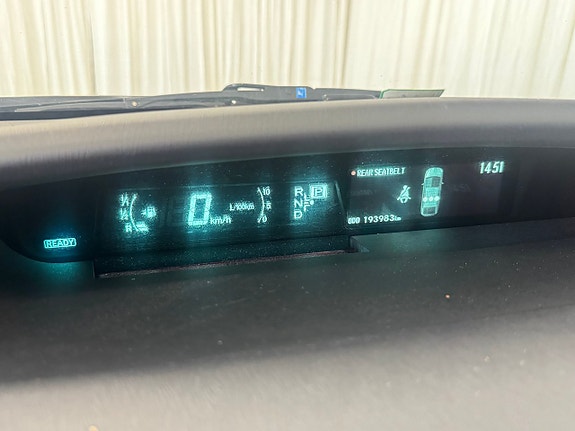 Toyota Prius Plug-in Hybrid 14 of 17