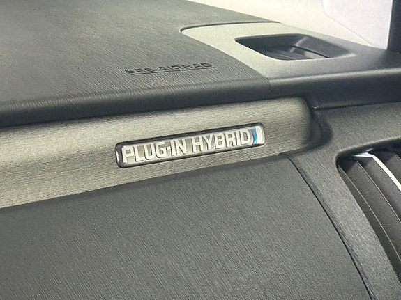 Toyota Prius Plug-in Hybrid 16 of 17