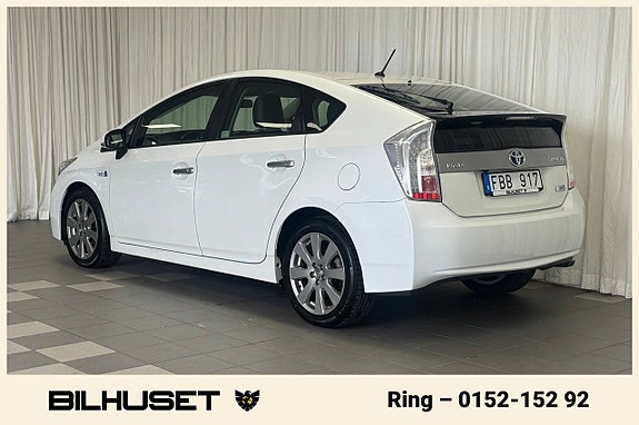 Toyota Prius Plug-in Hybrid 5 of 17