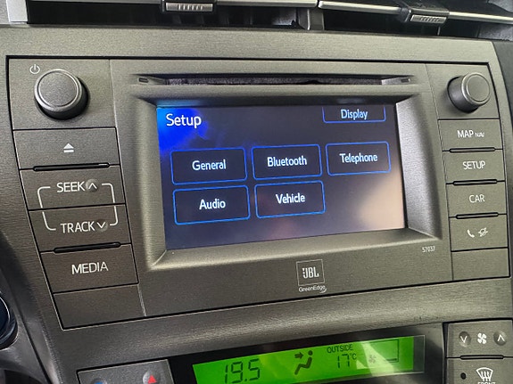 Toyota Prius Plug-in Hybrid 12 of 17