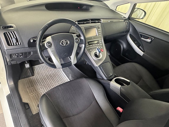 Toyota Prius Plug-in Hybrid 7 of 17