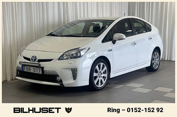 Toyota Prius Plug-in Hybrid 4 of 17