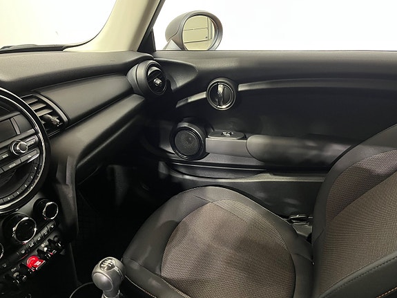 MINI Cooper 13 of 18