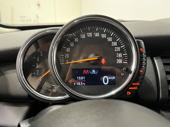 MINI Cooper 16 of 18