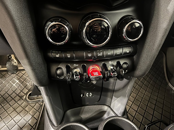 MINI Cooper 14 of 18