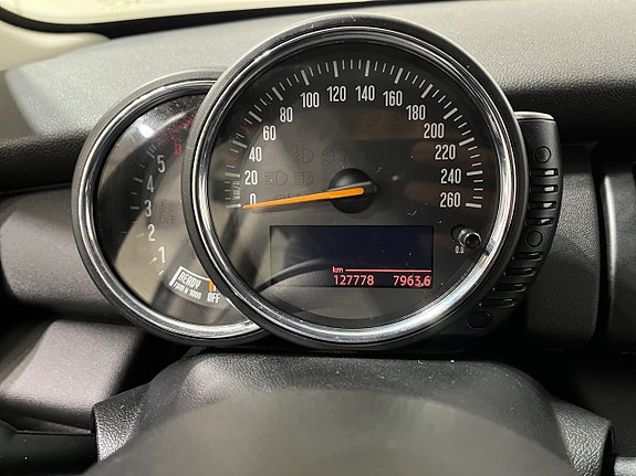 MINI Cooper 15 of 18