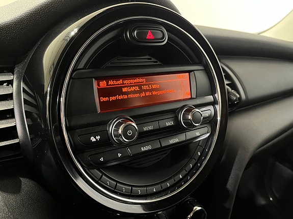 MINI Cooper 17 of 18