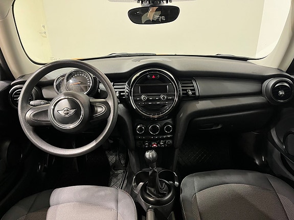 MINI Cooper 11 of 18