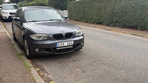 BMW 120d 2 of 5
