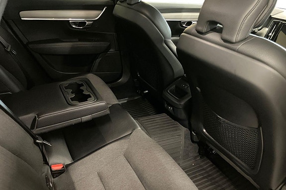 Volvo V90 Cross Country 10 of 30