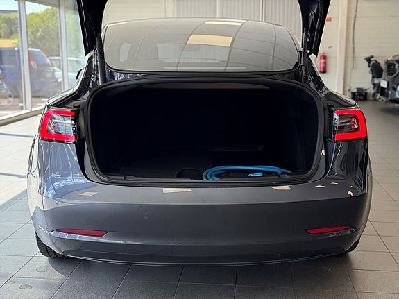 Tesla Model 3 21 of 24