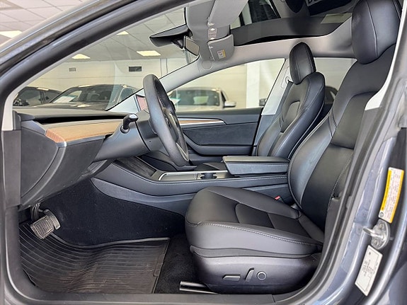 Tesla Model 3 8 of 24