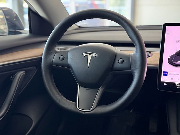 Tesla Model 3 11 of 24
