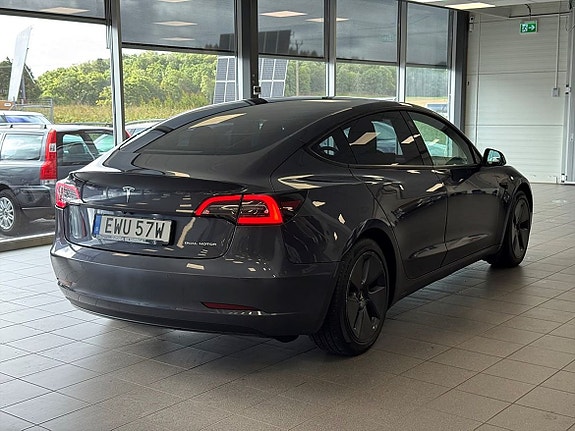 Tesla Model 3 3 of 24