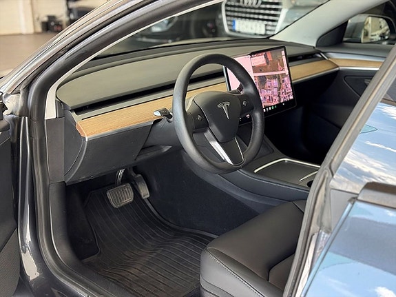 Tesla Model 3 9 of 24