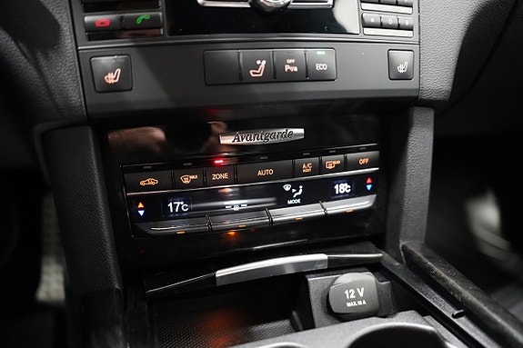 Mercedes-Benz E220 12 of 19