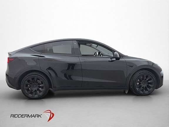 Tesla Model Y 9 of 30