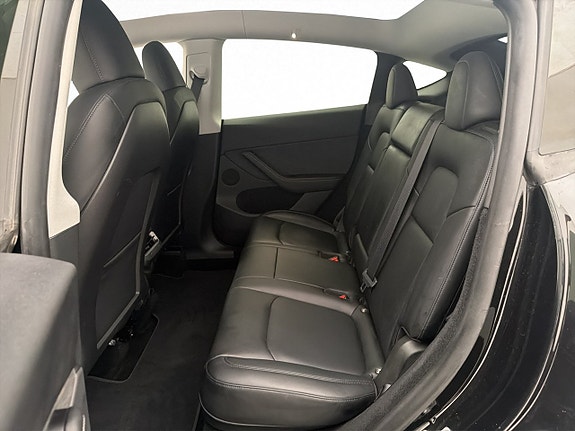 Tesla Model Y 29 of 30