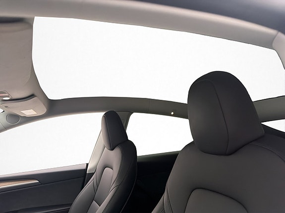 Tesla Model Y 13 of 30