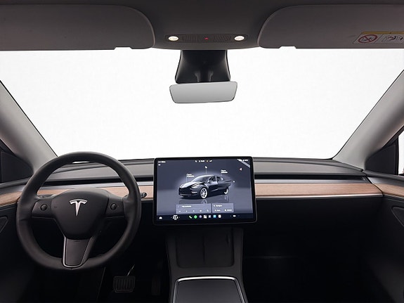 Tesla Model Y 14 of 30