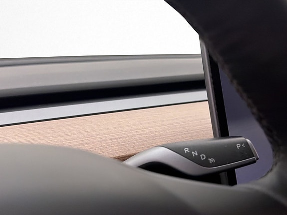 Tesla Model Y 18 of 30