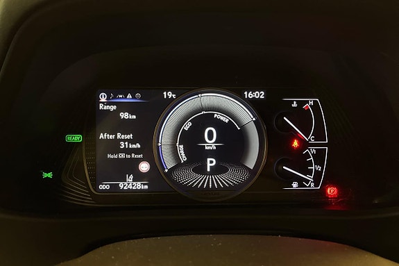 Lexus UX250h 14 of 22