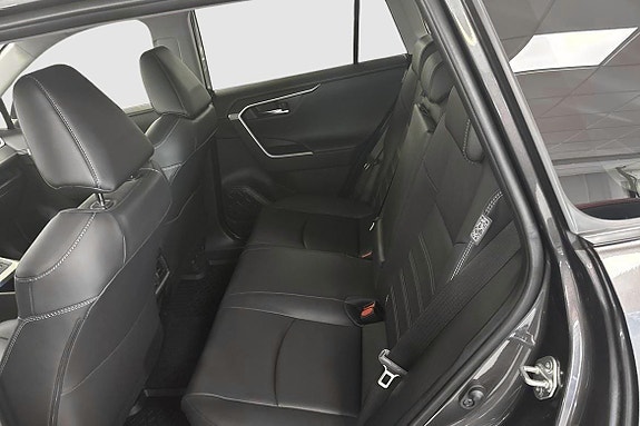Toyota RAV4 9 of 12