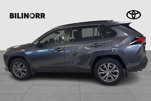 Toyota RAV4 4 of 12