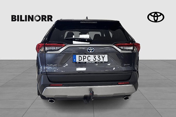 Toyota RAV4 5 of 12