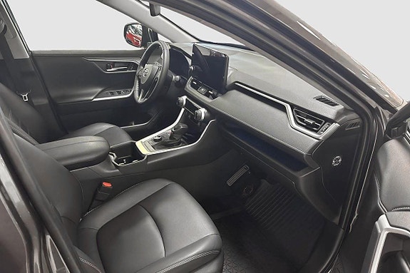 Toyota RAV4 7 of 12