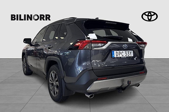 Toyota RAV4 3 of 12
