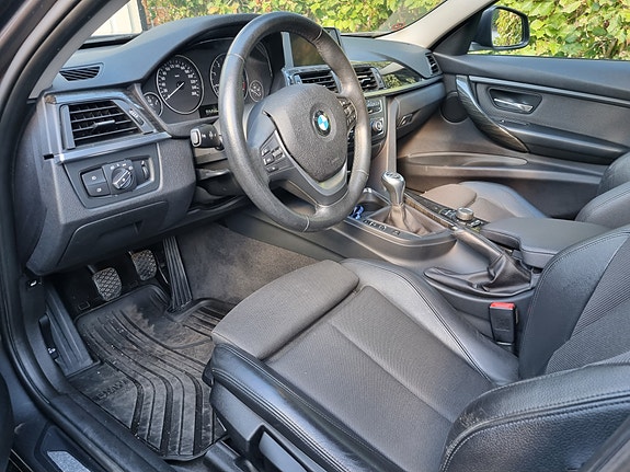 BMW 318d 2 of 4