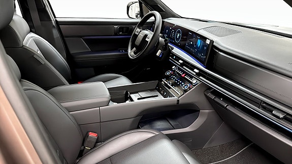 Hyundai Santa Fe 3 of 12
