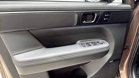Hyundai Santa Fe 11 of 12